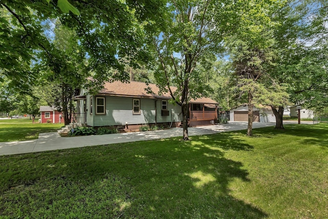 920 2nd Ave S, Sauk Rapids, MN 56379 - view of front facade featuring a front yard and an outdoor structure
