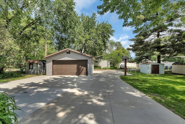 920 2nd Ave S, Sauk Rapids, MN 56379 - view of front of house featuring a storage shed, a detached garage, and a front lawn