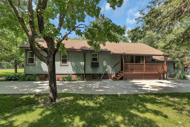 920 2nd Ave S, Sauk Rapids, MN 56379 - rear view of property featuring a yard, covered porch, and roof with shingles