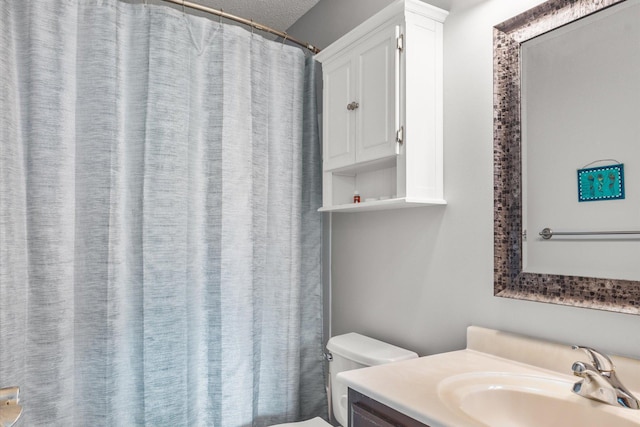3123 Legacy Ln, Woodbury, MN 55129 - full bath featuring vanity and a shower with shower curtain