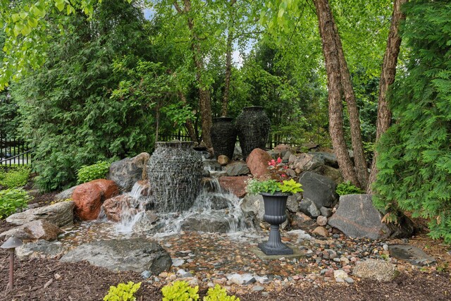 1904 Linner Rd, Minnetonka, MN 55391 - view of yard