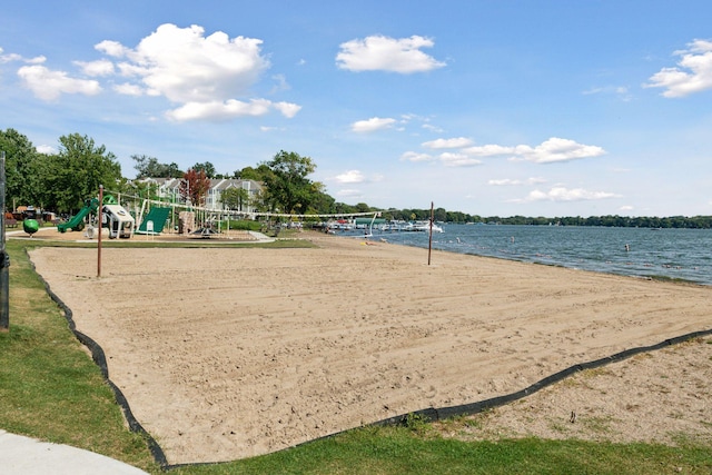 1614 Maple Manors Ct, Mound, MN 55364 - view of property's community featuring volleyball court