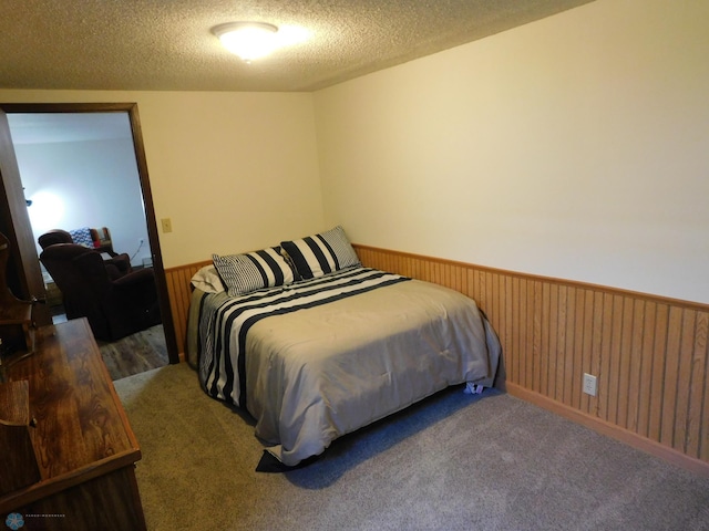 961 4th Ave W Unit B, West Fargo, ND 58078 - bedroom with wainscoting, carpet floors, and a textured ceiling