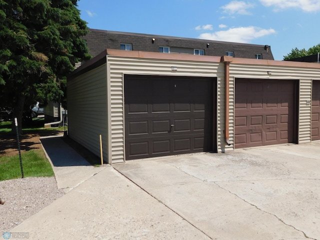 961 4th Ave W Unit B, West Fargo, ND 58078 - view of garage