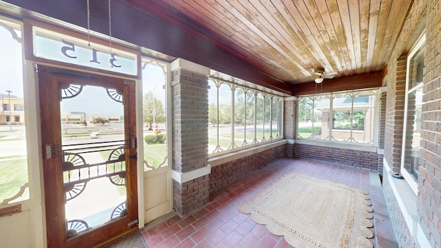 315 Fountain St, Albert Lea, MN 56007 - unfurnished sunroom featuring ceiling fan