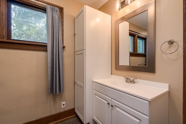 616 5th St, Mankato, MN 56001 - bathroom featuring vanity