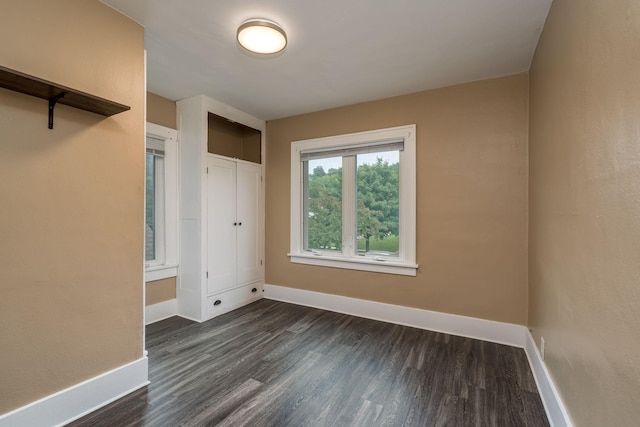 616 5th St, Mankato, MN 56001 - unfurnished bedroom with dark wood-style flooring and a closet