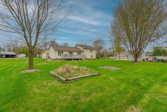 704 Main St, Madelia, MN 56062 - view of grassy yard featuring a deck