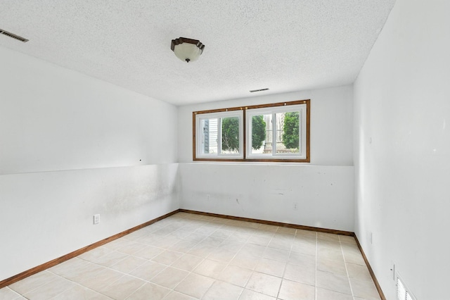 507 17 1/2 St SE, Rochester, MN 55904 - unfurnished room featuring a textured ceiling and baseboards