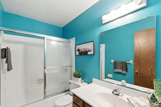 507 17 1/2 St SE, Rochester, MN 55904 - full bath with vanity and bath / shower combo with glass door