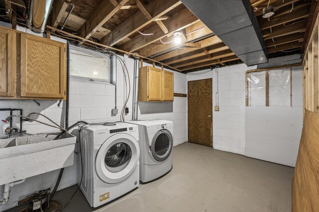 4909 98th St, Bloomington, MN 55437 - laundry area featuring cabinet space and washing machine and clothes dryer
