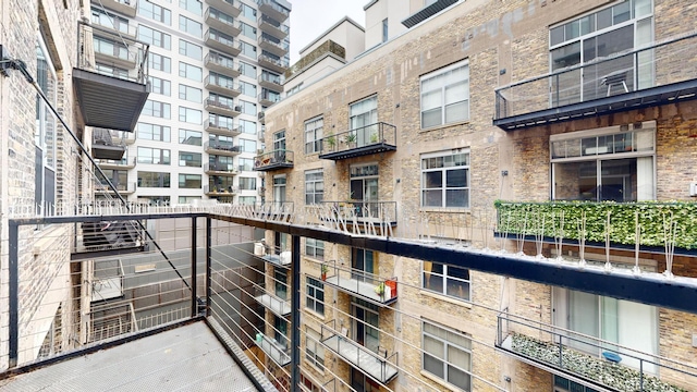 521 7th St Unit 519, Minneapolis, MN 55415 - view of balcony