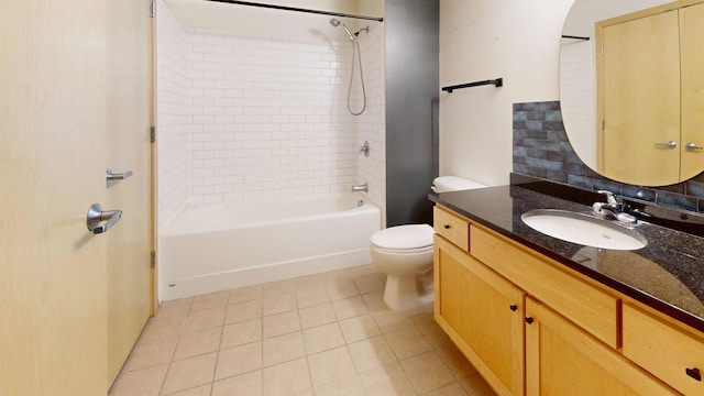 521 7th St Unit 519, Minneapolis, MN 55415 - full bathroom featuring vanity, washtub / shower combination, and tile patterned floors