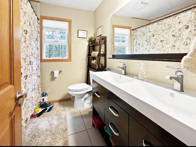 315 32nd St, Grand Rapids, MN 55744 - full bath with vanity, a textured wall, tile patterned floors, and curtained shower