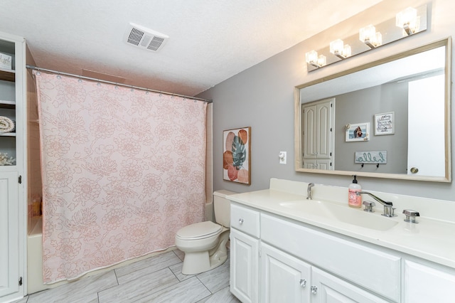 5520 25th Ave NW, Rochester, MN 55901 - bathroom with vanity and shower / tub combo