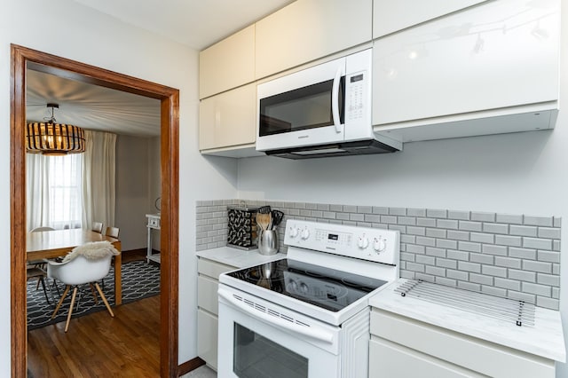 1130 4th Ave SE, Rochester, MN 55904 - kitchen featuring white appliances, wood finished floors, tasteful backsplash, and a chandelier