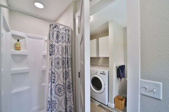 10032 Long Lake Rd, Brainerd, MN 56401 - full bath featuring washer / clothes dryer, curtained shower, and wood finished floors