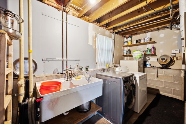 1613 Lyn Curve Ave N, Minneapolis, MN 55411 - washroom featuring washing machine and clothes dryer