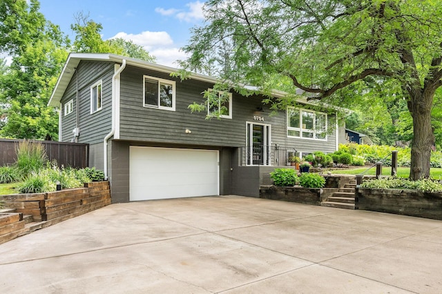5754 Oakview Ln, Minnetonka, MN 55345 - photo 1