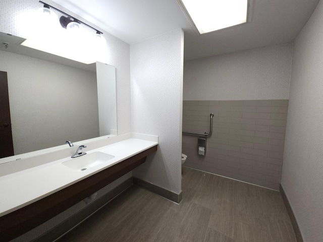 1181 Edgcumbe Rd Unit 709, Saint Paul, MN 55105 - bathroom featuring wood finished floors, vanity, and tile walls