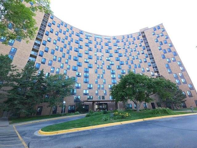 1181 Edgcumbe Rd Unit 709, Saint Paul, MN 55105 - view of apartment building / complex