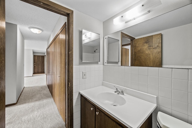 814 9th Ave S Unit 5, Hopkins, MN 55343 - bathroom with vanity and tile walls