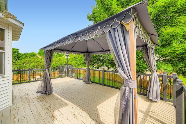 6788 Carlisle Curv, Shakopee, MN 55379 - wooden terrace with a gazebo