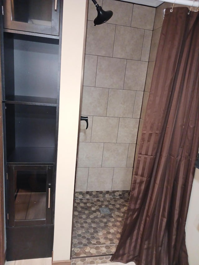1235 Mitchell Pl, Fergus Falls, MN 56537 - full bath featuring a tile shower
