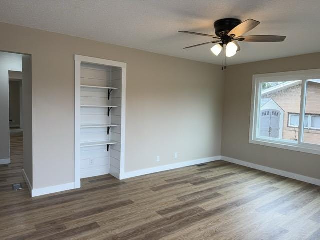 20 Erie St, Aurora, MN 55705 - unfurnished bedroom with wood finished floors, a closet, and ceiling fan