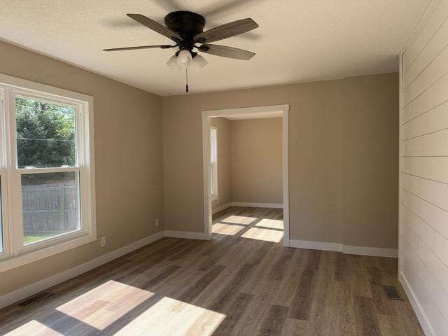 20 Erie St, Aurora, MN 55705 - empty room featuring wood finished floors and a ceiling fan
