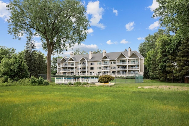 5011 Lake Ave Unit 105, White Bear Lake, MN 55110 - view of property with a swimming pool