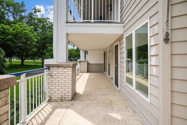 5011 Lake Ave Unit 105, White Bear Lake, MN 55110 - patio / terrace with covered porch