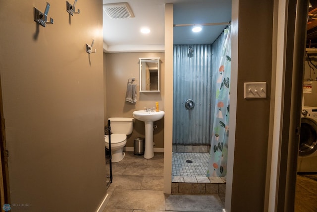 2901 10th Ave N, Fargo, ND 58102 - bathroom featuring a shower stall and washer / clothes dryer
