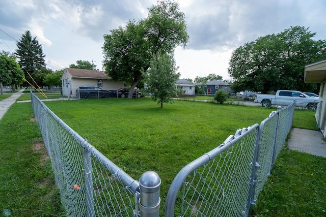 2901 10th Ave N, Fargo, ND 58102 - view of fenced yard