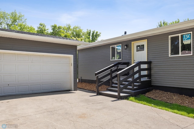 1031 7th St W, West Fargo, ND 58078 - view of front facade featuring driveway and a garage