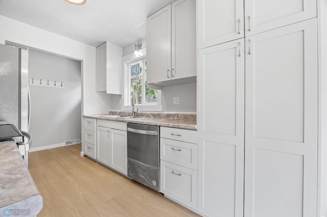 1031 7th St W, West Fargo, ND 58078 - kitchen featuring stainless steel appliances, light wood-style flooring, white cabinetry, and light countertops