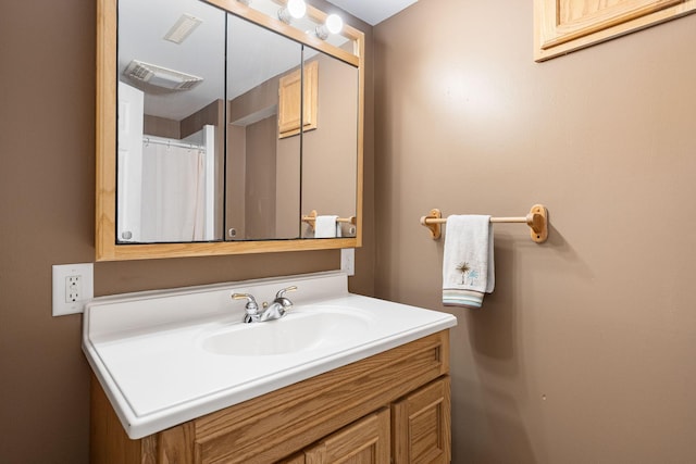 522 14th St NE, Owatonna, MN 55060 - full bathroom featuring vanity