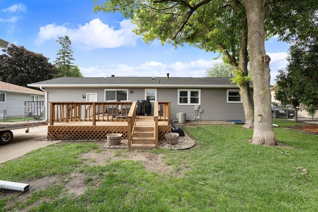 522 14th St NE, Owatonna, MN 55060 - rear view of property featuring a deck, a lawn, and roof with shingles