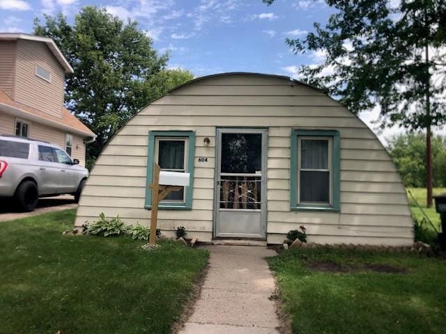 604 Elliott Ave N, Glencoe, MN 55336 - view of front of property with a front yard