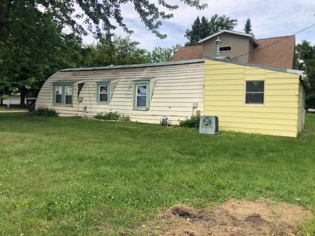 604 Elliott Ave N, Glencoe, MN 55336 - rear view of house with a yard