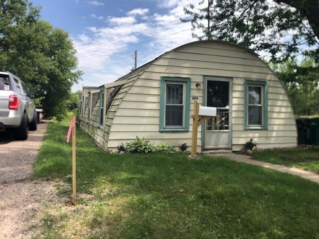 604 Elliott Ave N, Glencoe, MN 55336 - bungalow with a front yard