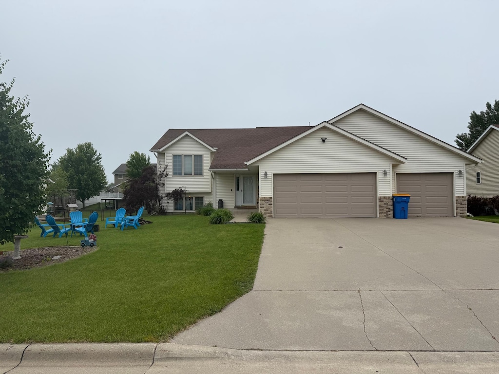 2460 Fox Hollow Ln, Owatonna, MN 55060 - tri-level home with an attached garage, driveway, and a front yard