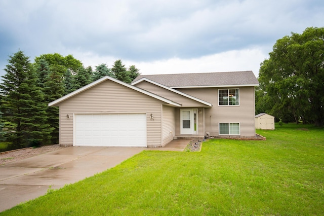 706 Country Club Dr SW, Melrose, MN 56352 - tri-level home with an attached garage, concrete driveway, and a front yard