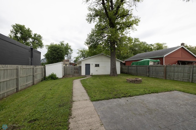 1341 3rd Ave N, Fargo, ND 58102 - fenced backyard with an outdoor fire pit and a patio