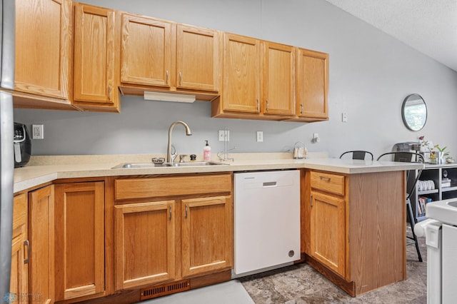 1030 Oak Pl, West Fargo, ND 58078 - kitchen featuring white dishwasher, a peninsula, light countertops, and a kitchen bar