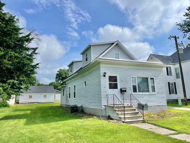 212 Sanborn St, Springfield, MN 56087 - view of front of property with a front lawn