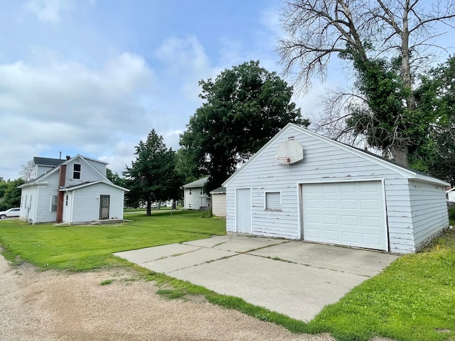 212 Sanborn St, Springfield, MN 56087 - detached garage with concrete driveway