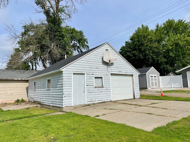 212 Sanborn St, Springfield, MN 56087 - detached garage with concrete driveway