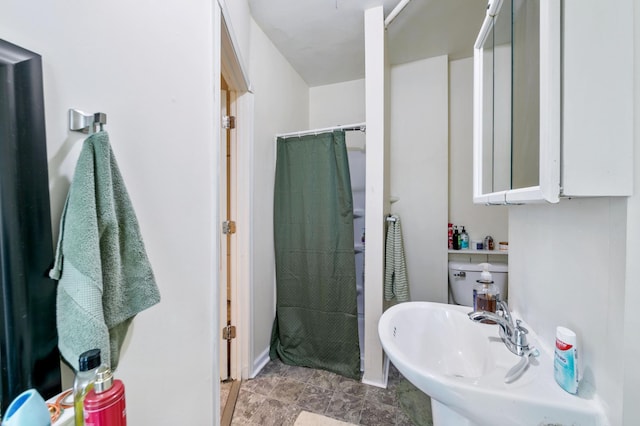 893 Jenks Ave, Saint Paul, MN 55106 - full bath with a sink and a shower with shower curtain