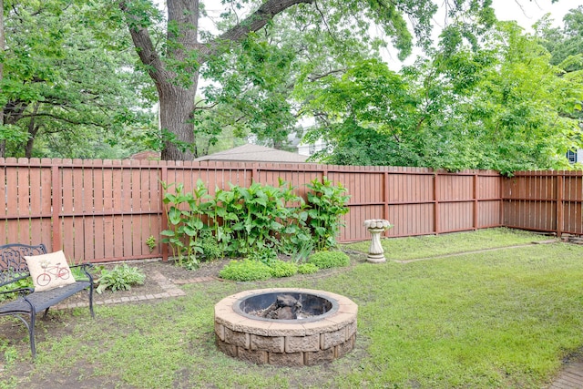 914 9th Ave N, Saint Cloud, MN 56303 - fenced backyard with an outdoor fire pit
